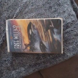 VHS free willy 2